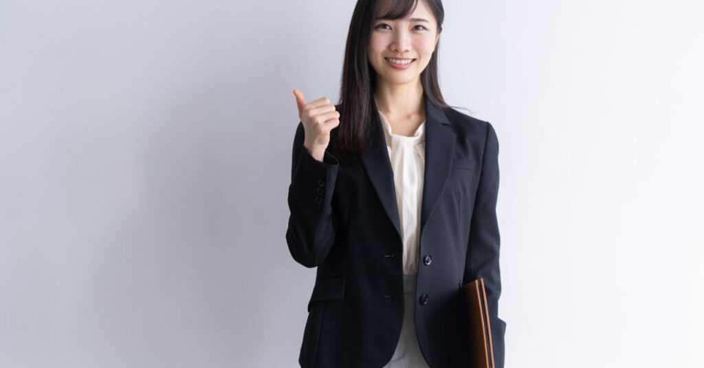 アイリストは平日休みになることが多い　女性のイメージ