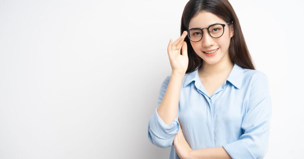 セルフ眉毛パーマキットを使う前の準備 女性のイメージ