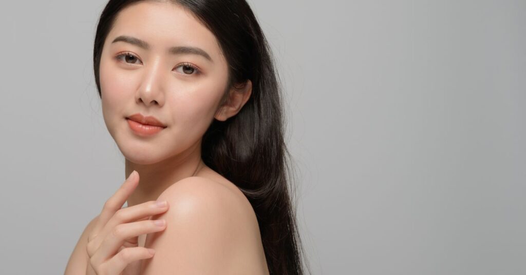 セルフ眉毛カラーと脱色の違い 女性のイメージ