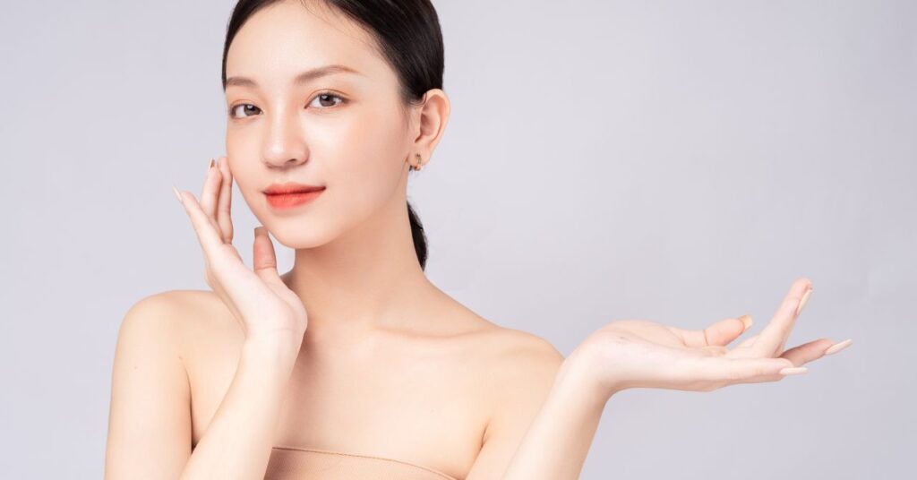 セルフ眉毛カラーをするときのポイント 女性のイメージ