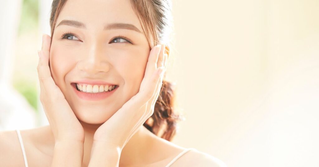 ハンズフリーの眉毛テンプレートと併用がおすすめの製品 女性のイメージ