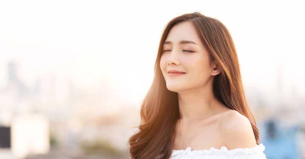 眉毛を立たせるワックスを使うときに気をつけること 女性のイメージ