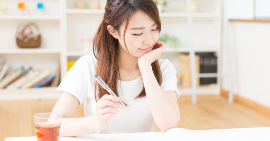 オーストラリアのワーホリでアイリスト求人を探す前の準備 女性のイメージ