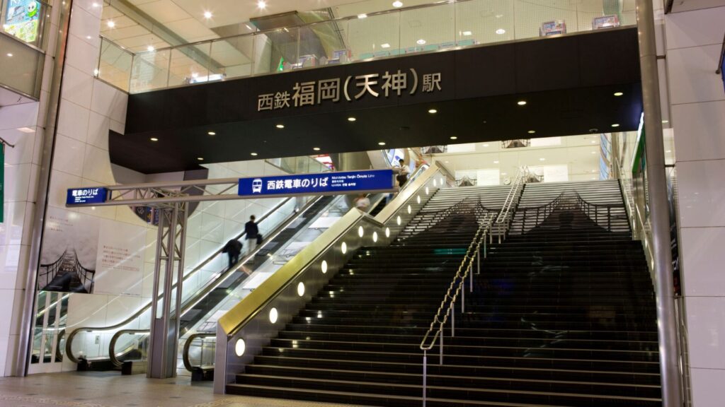 福岡の天神でおすすめのマツエクサロンは？　天神駅の風景