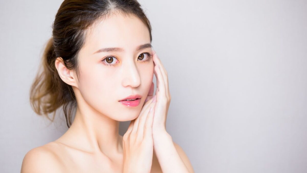 おすすめのオーガニックのまつ毛美容液　女性のイメージ